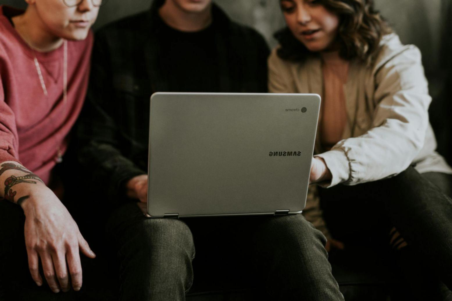 Emotional control in trading environments